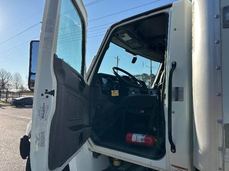 2022 International MV607 Box Truck - 220HP, 6 Speed Automatic, Roll up Door image 15