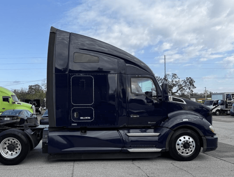 2020 Kenworth 310 image 9