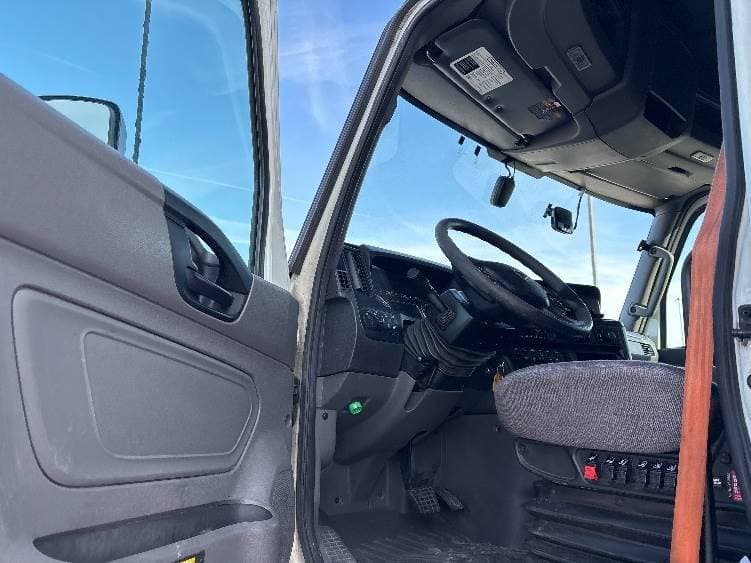 2023 International LT62F image 6
