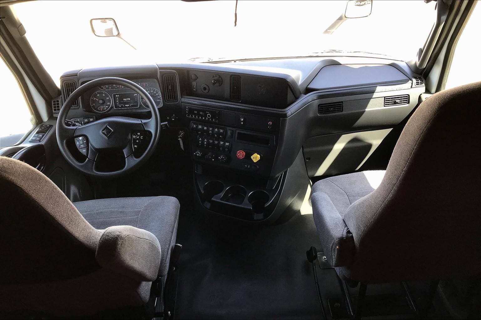 2022 International LT625 Sleeper Semi Truck - 56" Hi Rise Sleeper, Cummins 400HP, 12 Speed image 15
