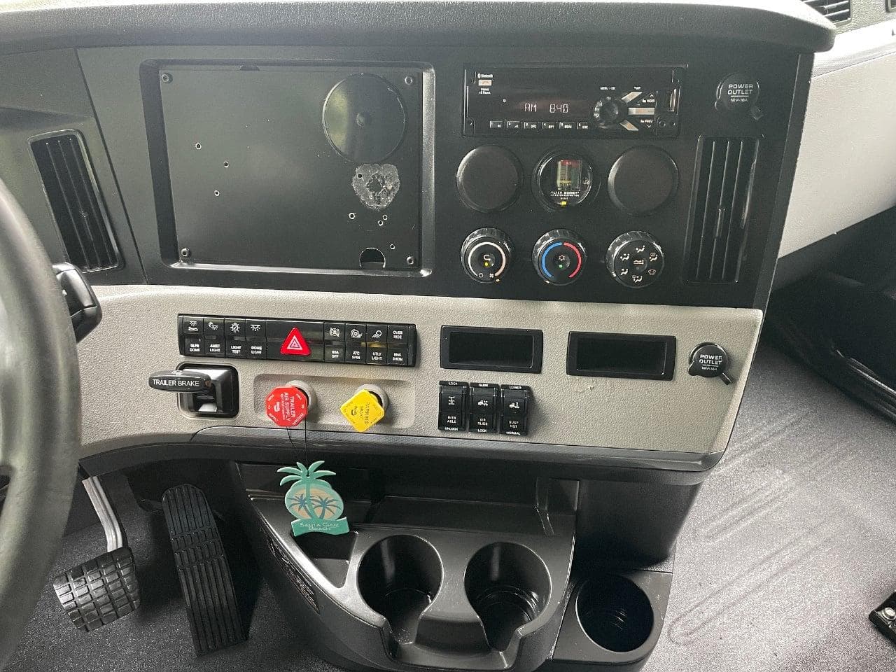 2019 Freightliner Cascadia 126 image 22