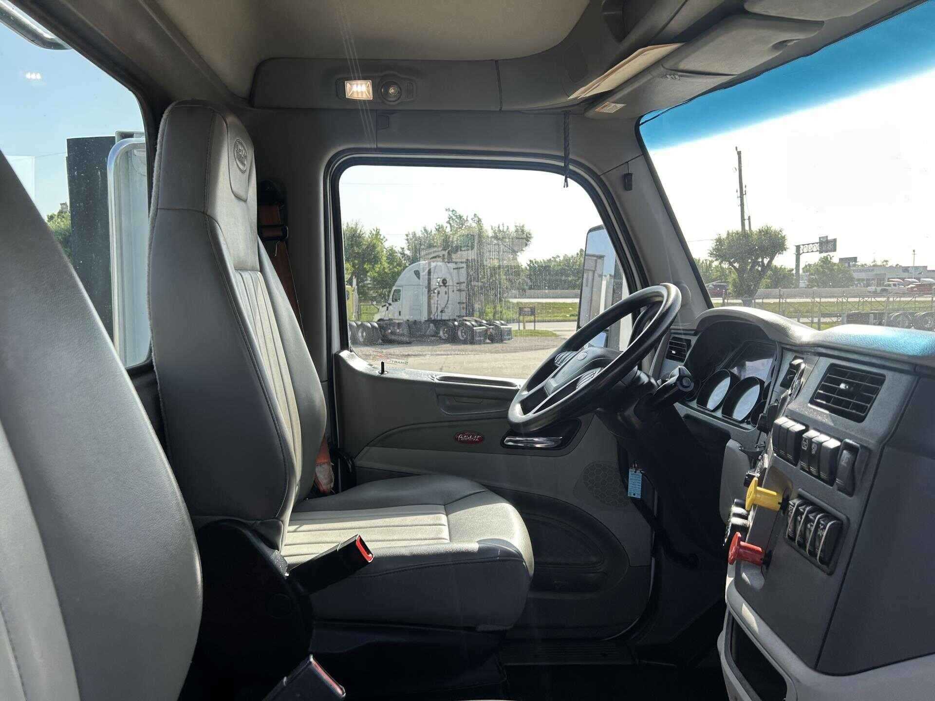 Used 2020 Peterbilt 579 Conventional - Day Cab in Houston, TX image 16