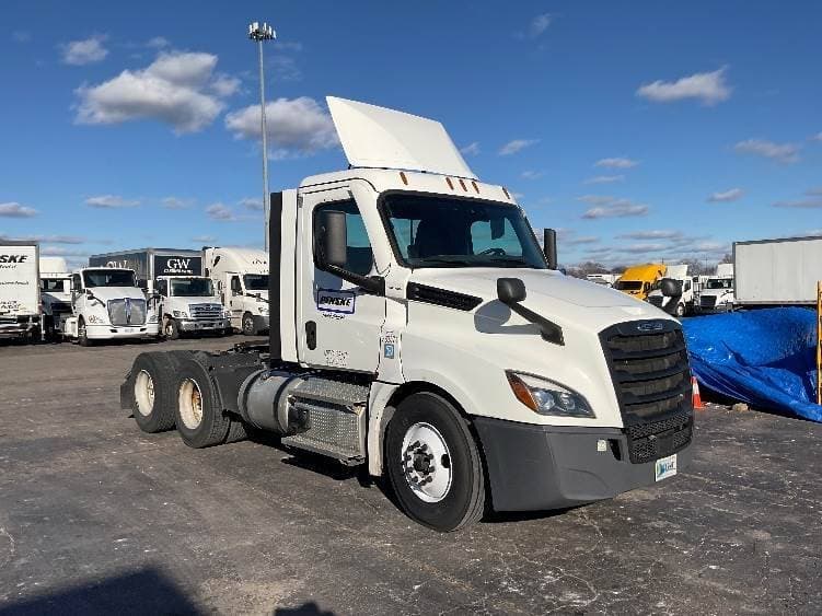 2021 Freightliner Cascadia image 1