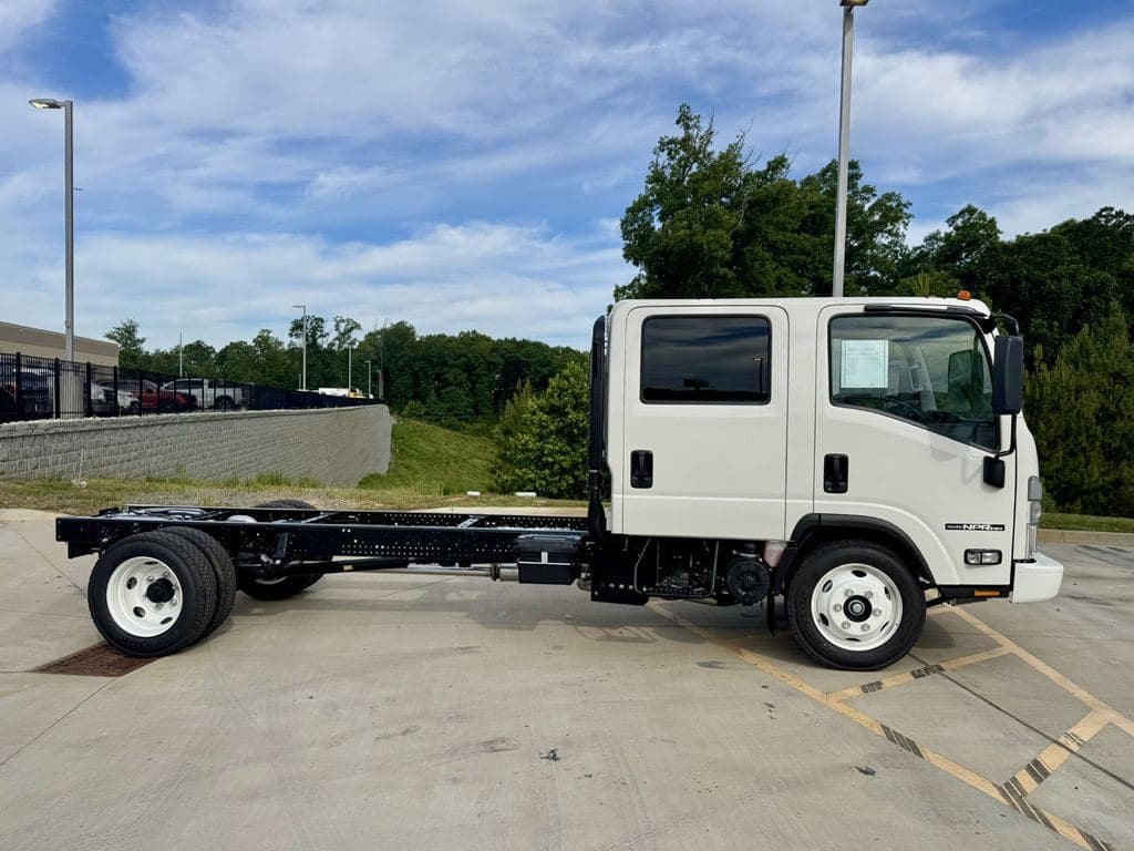 New 2027 ISUZU NPR-HD image 9
