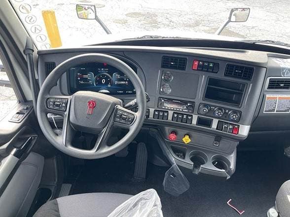 2024 Kenworth T680 image 3