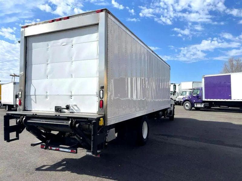 2015 Hino 268 image 6