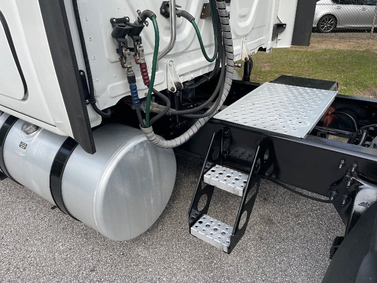 2020 Freightliner Cascadia 126 image 12