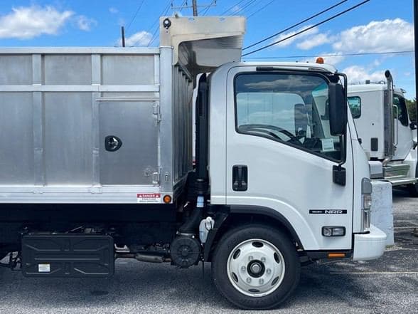 2024 Isuzu NRR image 23