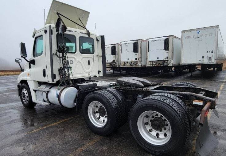 2018 Freightliner Cascadia image 11