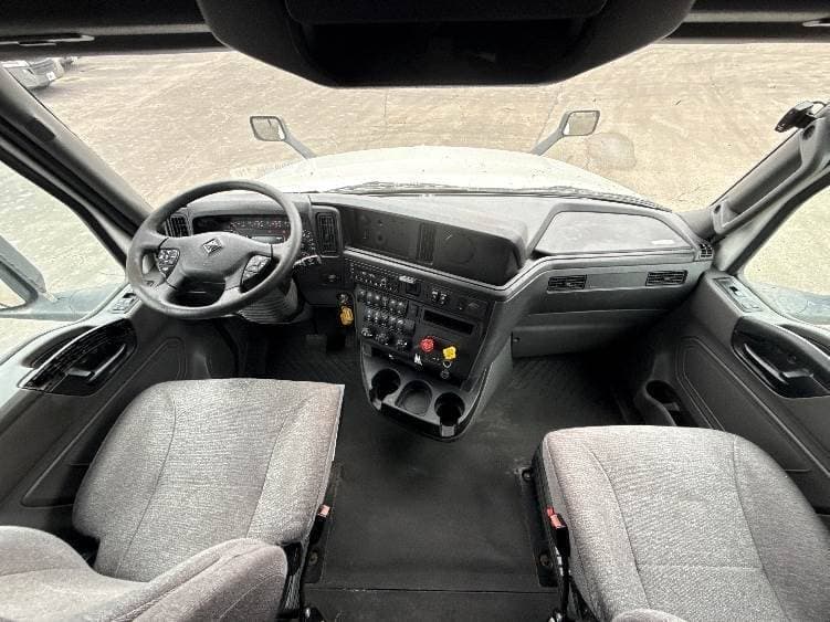 2023 International LT62F image 5