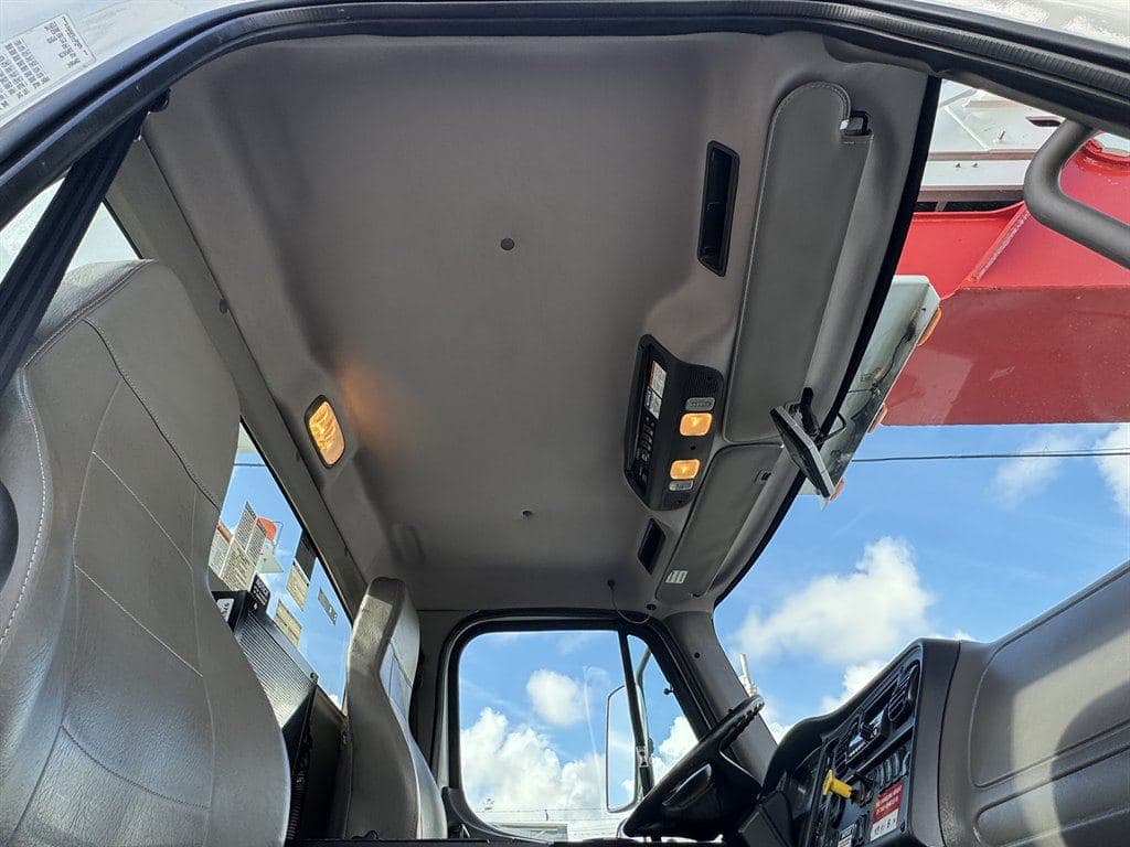 2015 Freightliner M2-112 image 67
