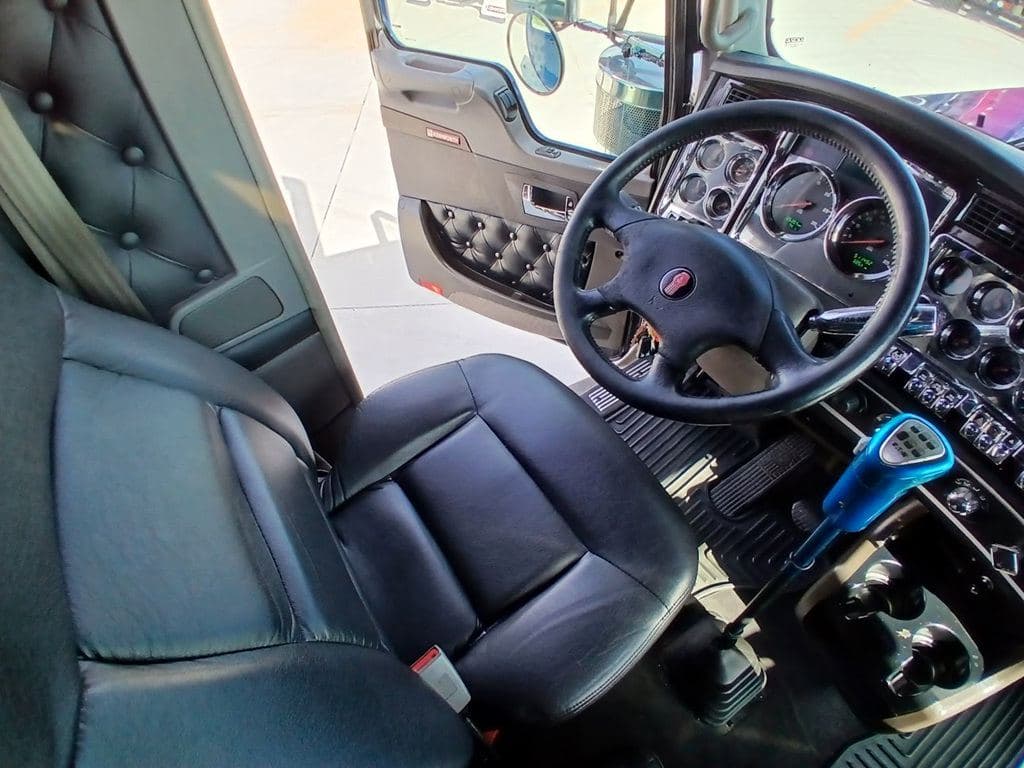 Used 2023 KENWORTH W900L image 16