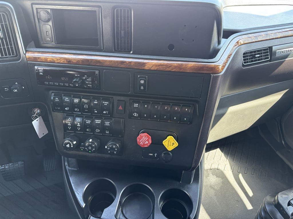 Used 2021 INTERNATIONAL LT625 image 21