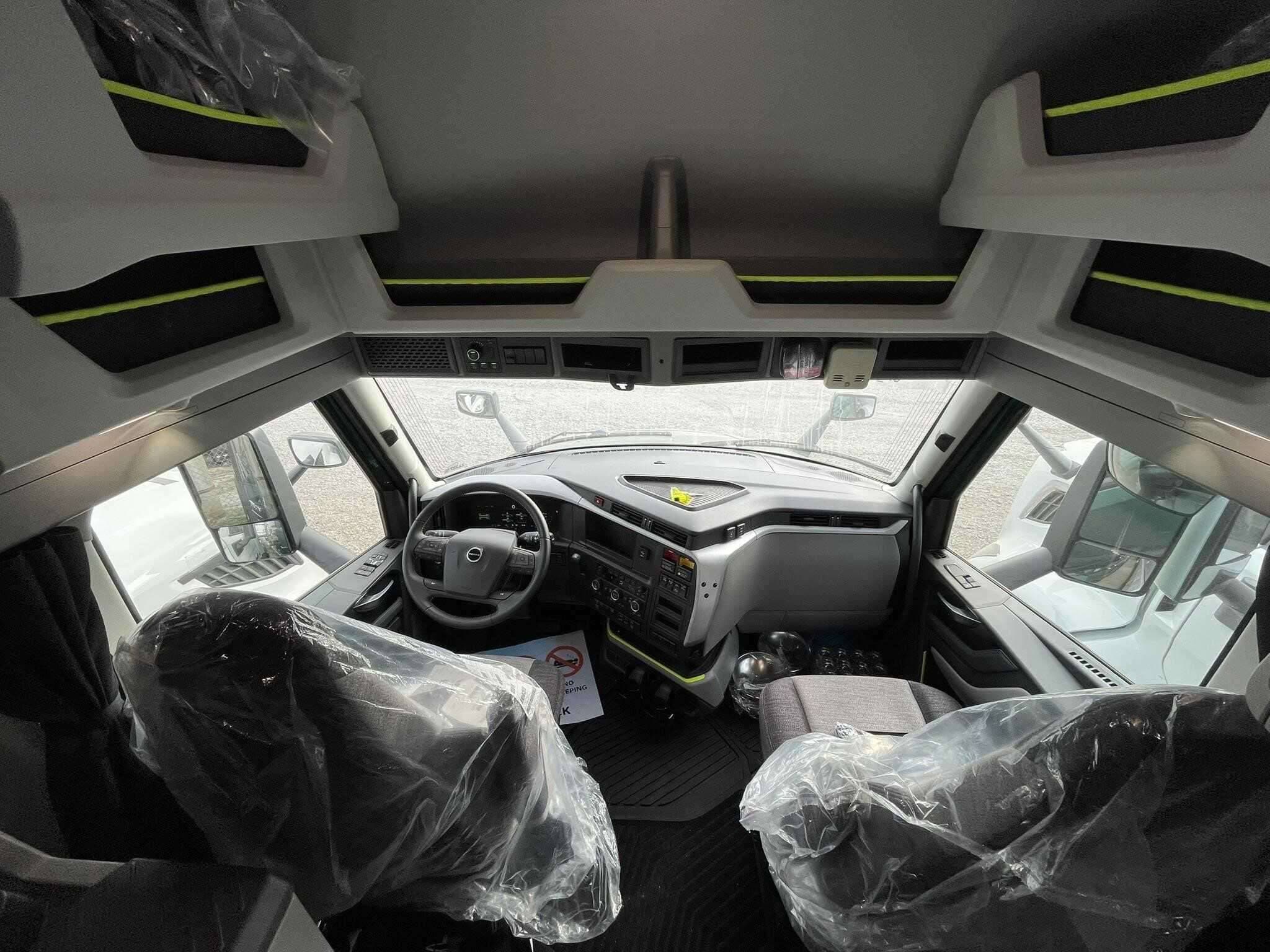 2026 Volvo NEW VNL image 9