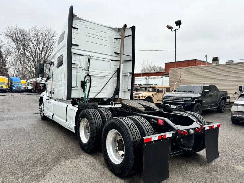 2020 Volvo VNL image 5
