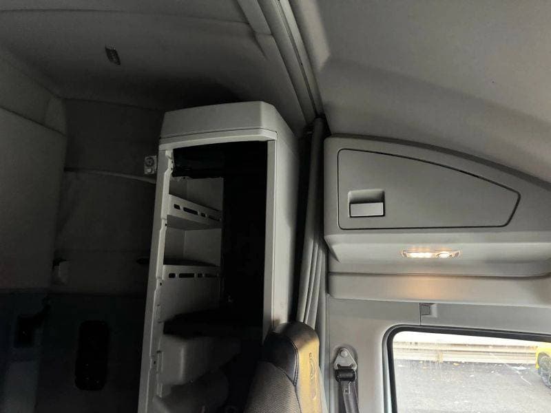 2021 Kenworth T600 image 30