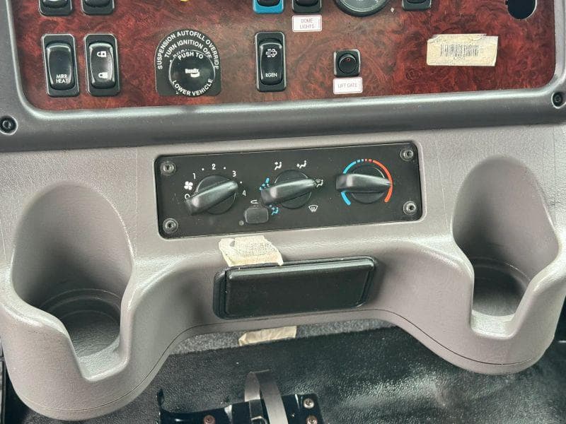 2019 Freightliner M2 106 image 21