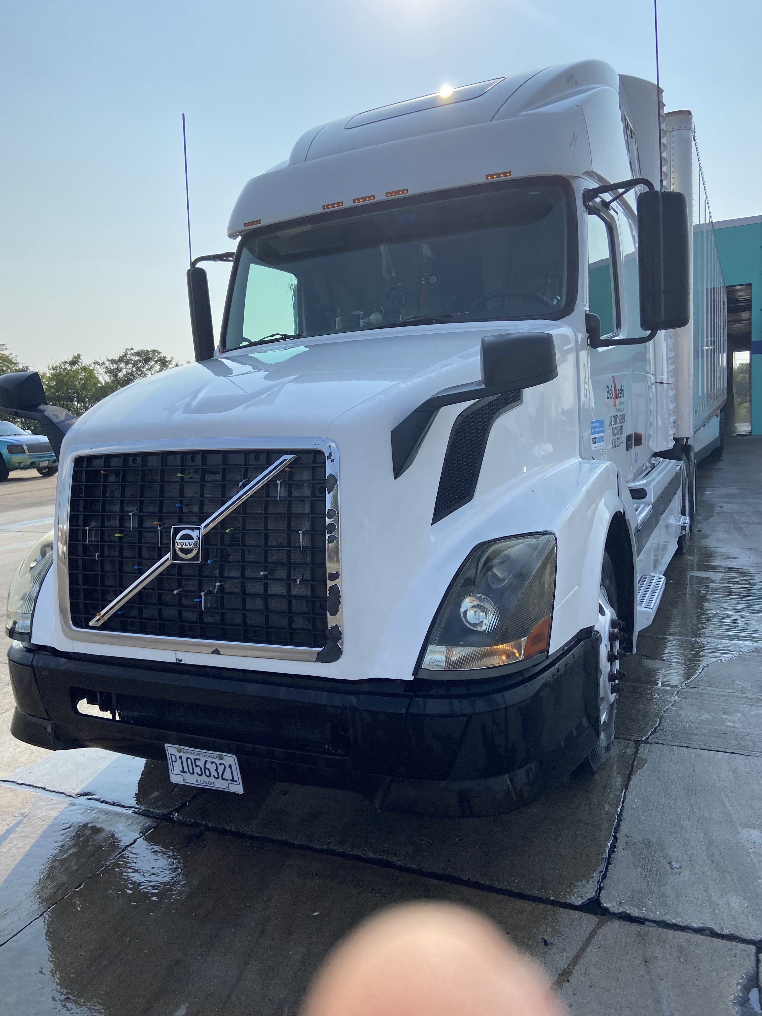 2006 Volvo VNL670 image 6