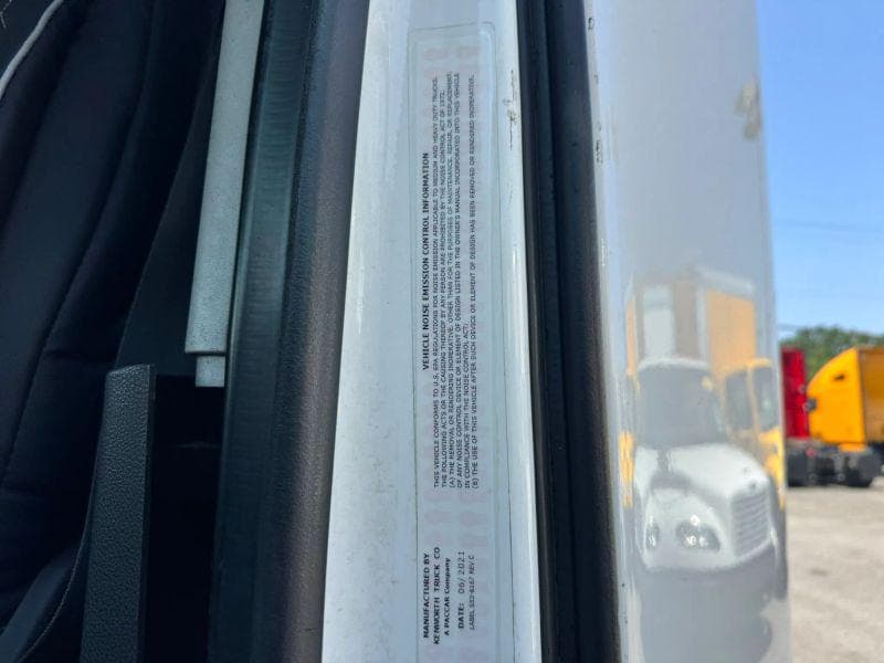 2022 Kenworth T600 image 25
