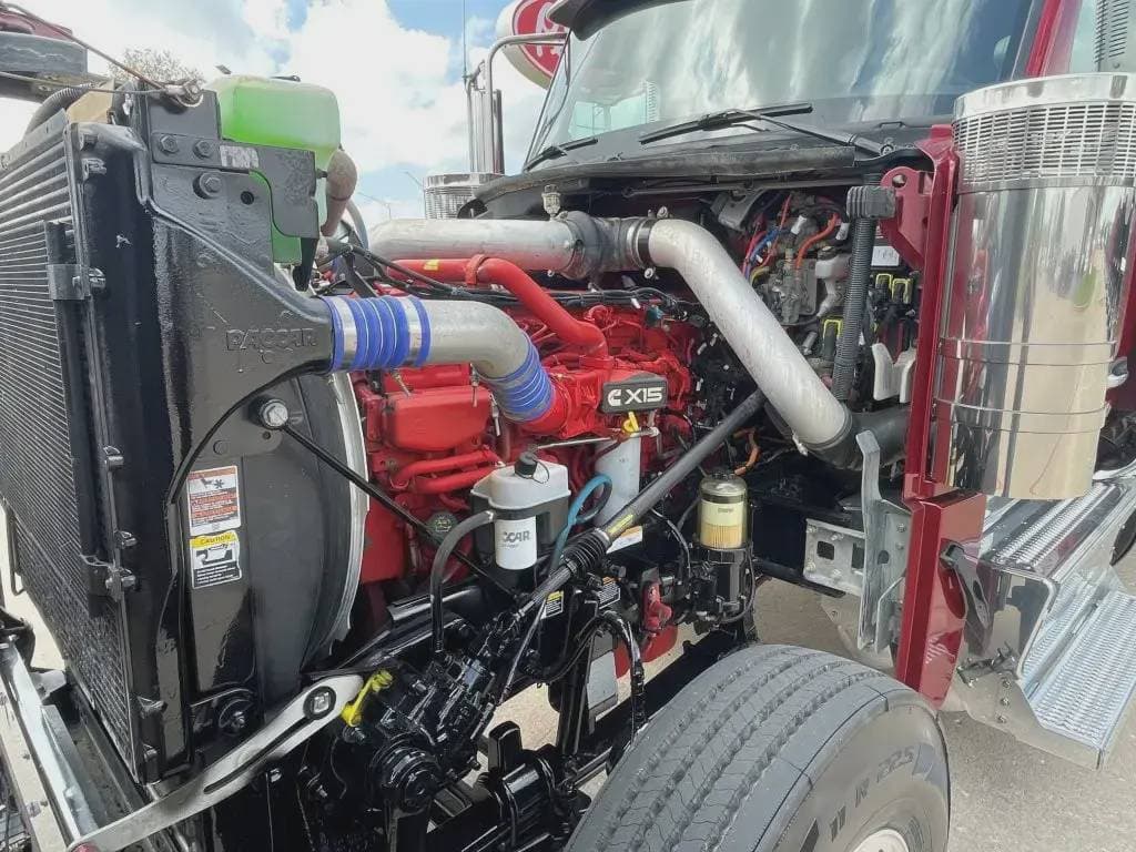 2025 Peterbilt 589 image 7