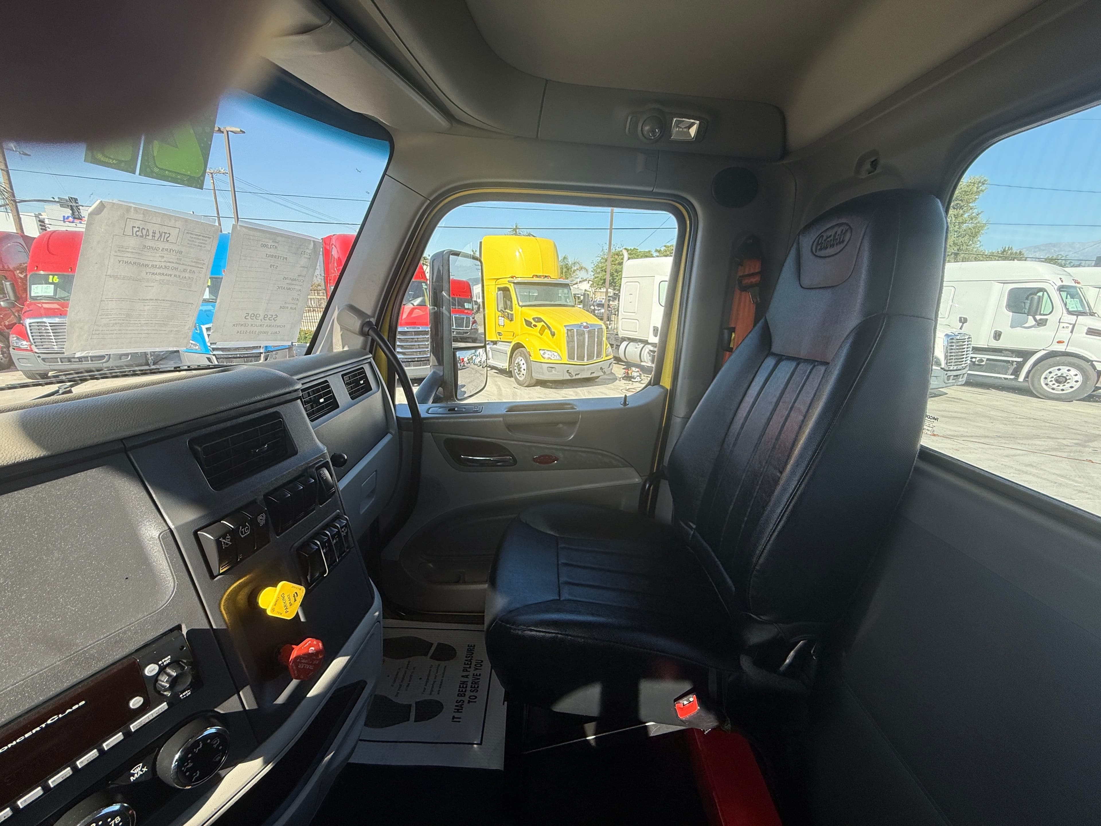 2021 Peterbilt 579 image 21