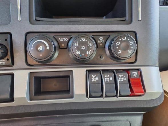2026 Kenworth T880 image 20