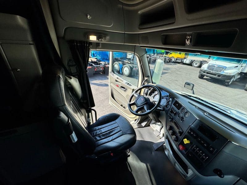2022 Peterbilt 579 image 37