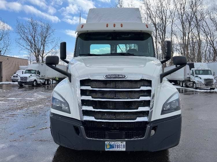 2018 Freightliner Cascadia image 2