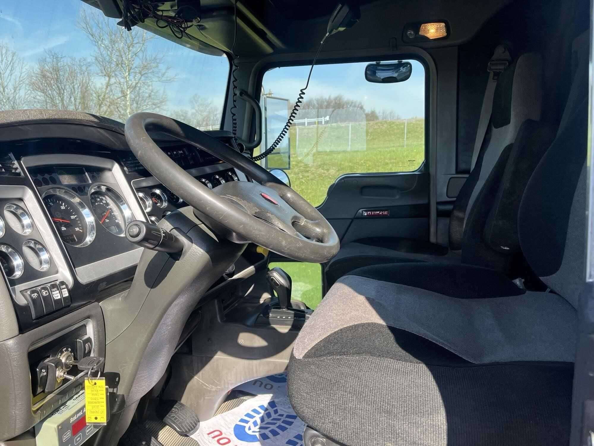 2018 Kenworth T8 Series image 7
