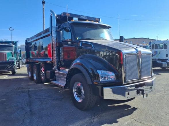 2025 Kenworth T880 image 1