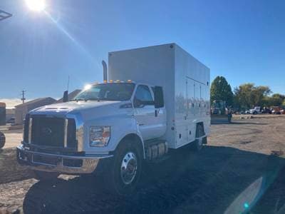 2023 Ford F-750 image 2