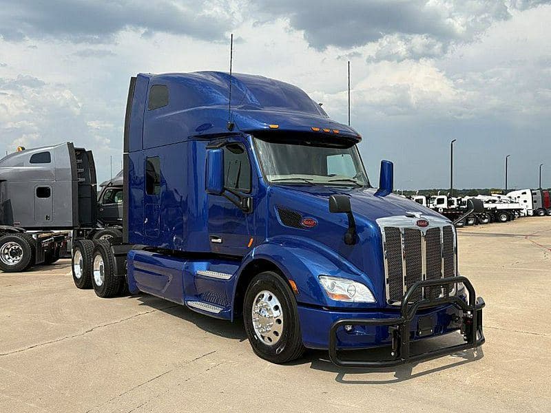 2022 Peterbilt 579 image 4