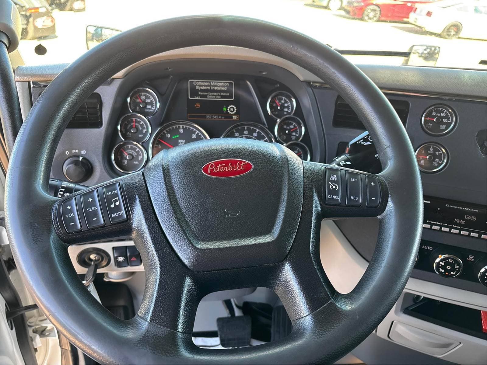 2021 Peterbilt 579 image 11