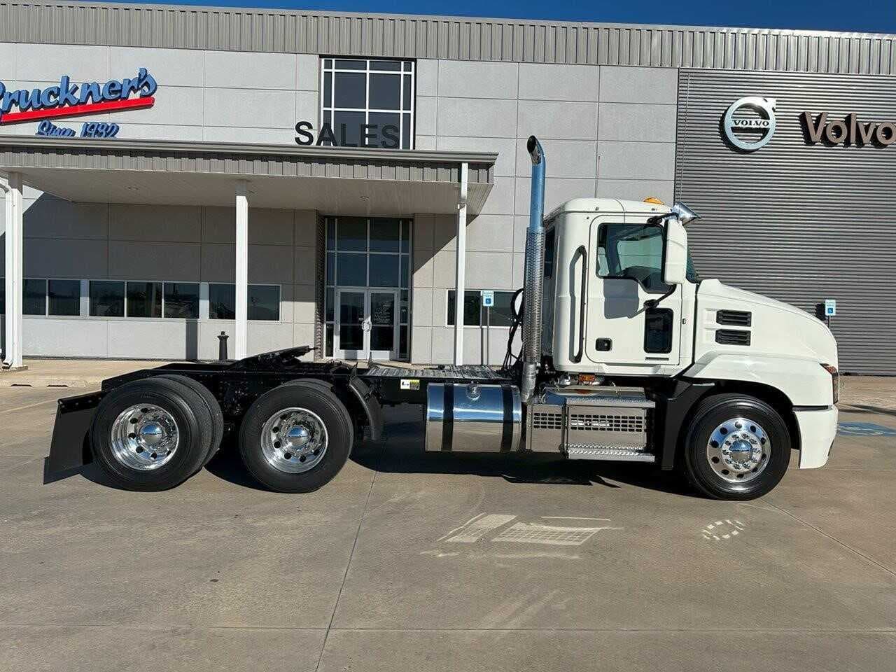 Used 2022 MACK ANTHEM Conventional - Day Cab  image 4