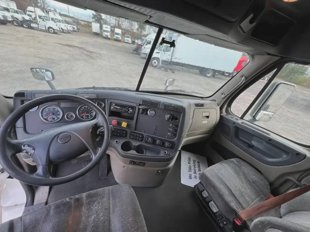 2019 Freightliner Cascadia 113 image 11