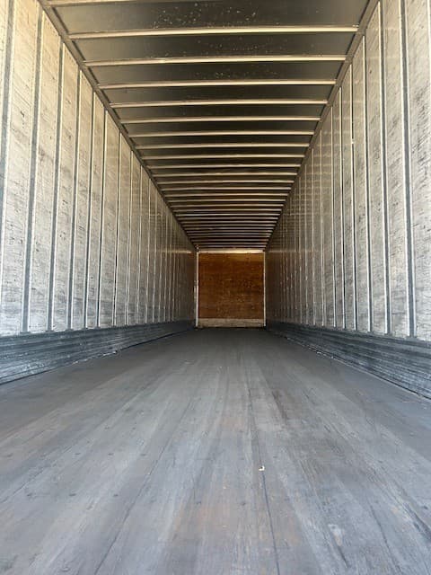 2012 Utility 4000D-X image 5