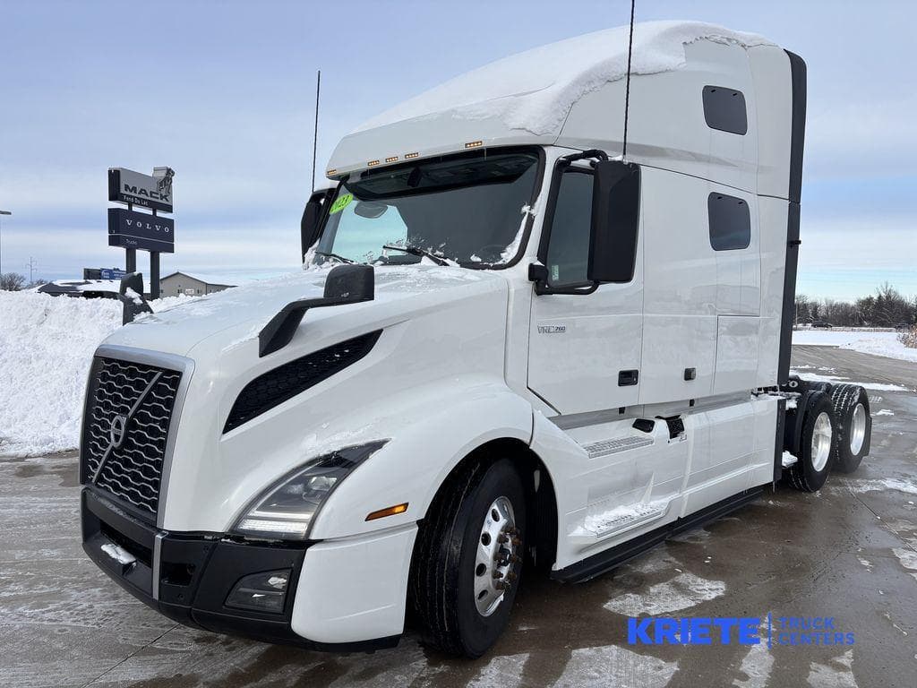 2023 Volvo VNL image 1
