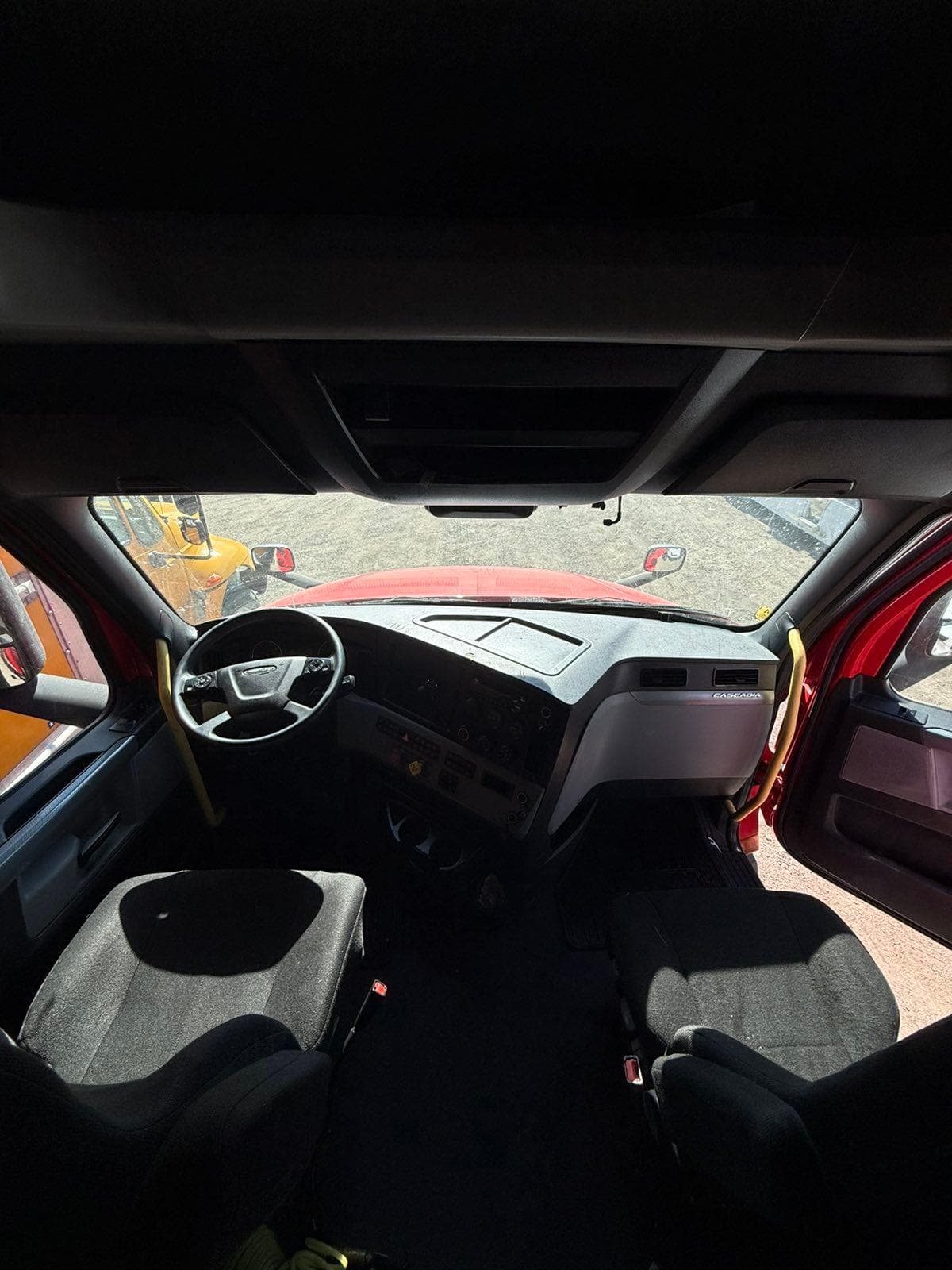 2022 Freightliner Cascadia image 9