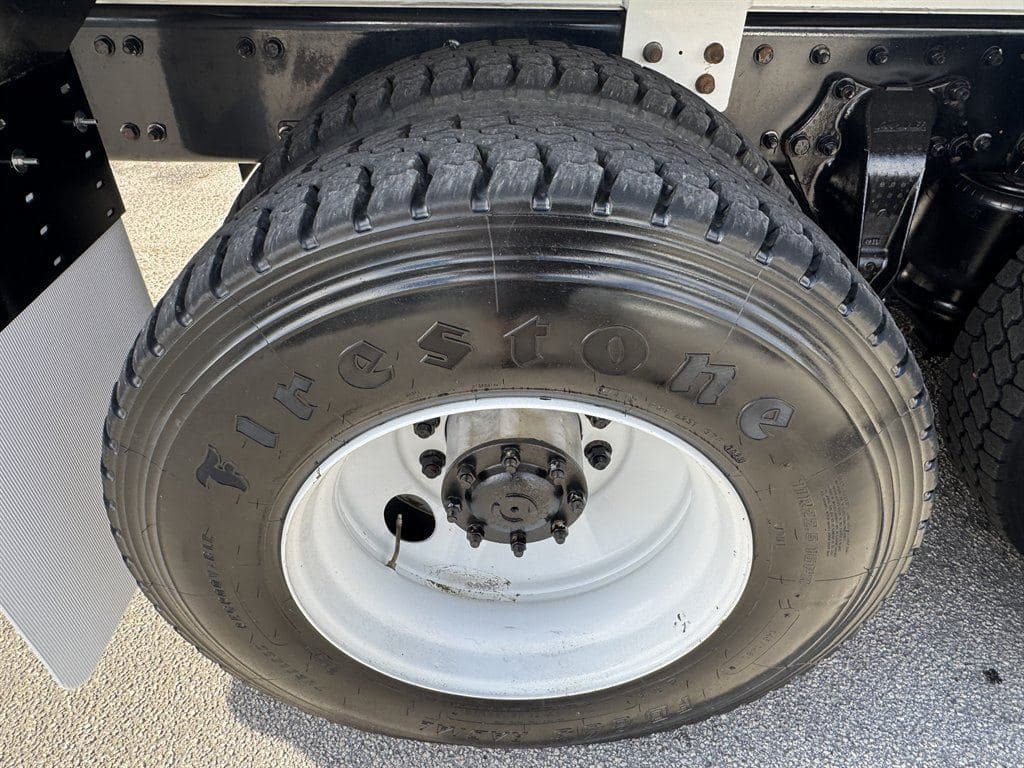 2015 Freightliner M2-112 image 39