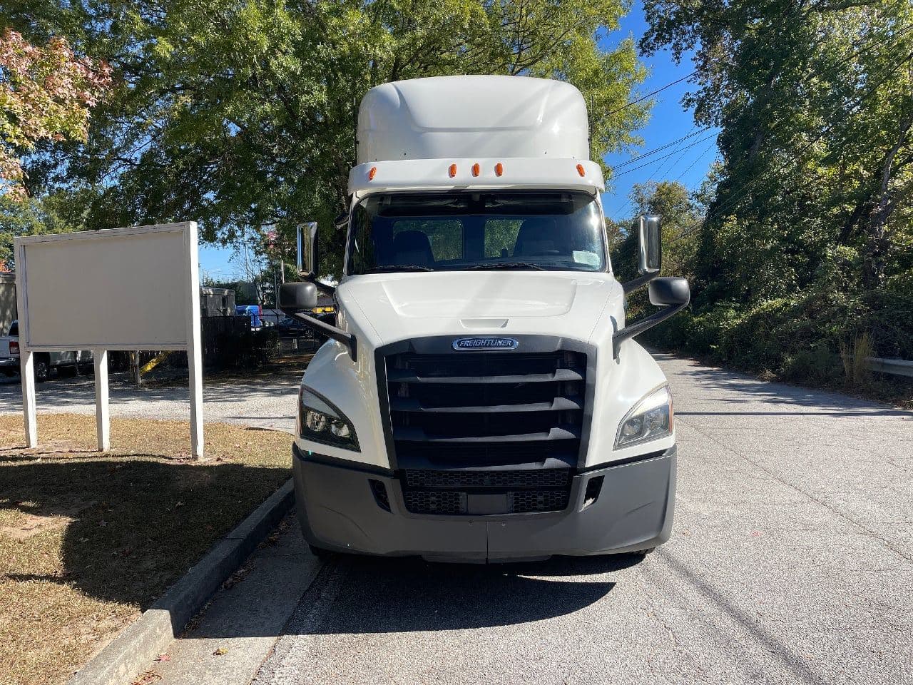 2020 Freightliner Cascadia 126 image 8