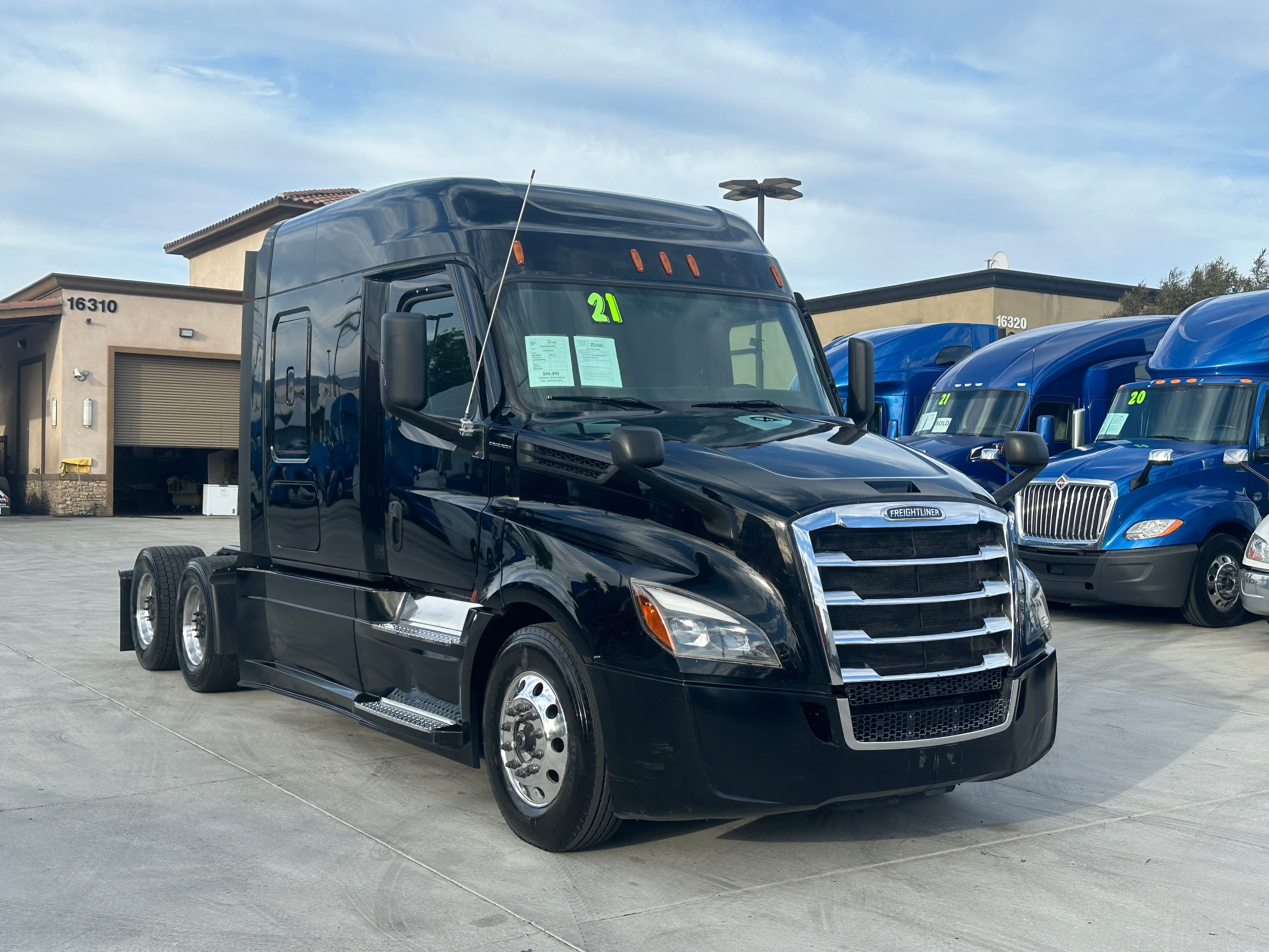 2021 Freightliner Cascadia 126 image 3