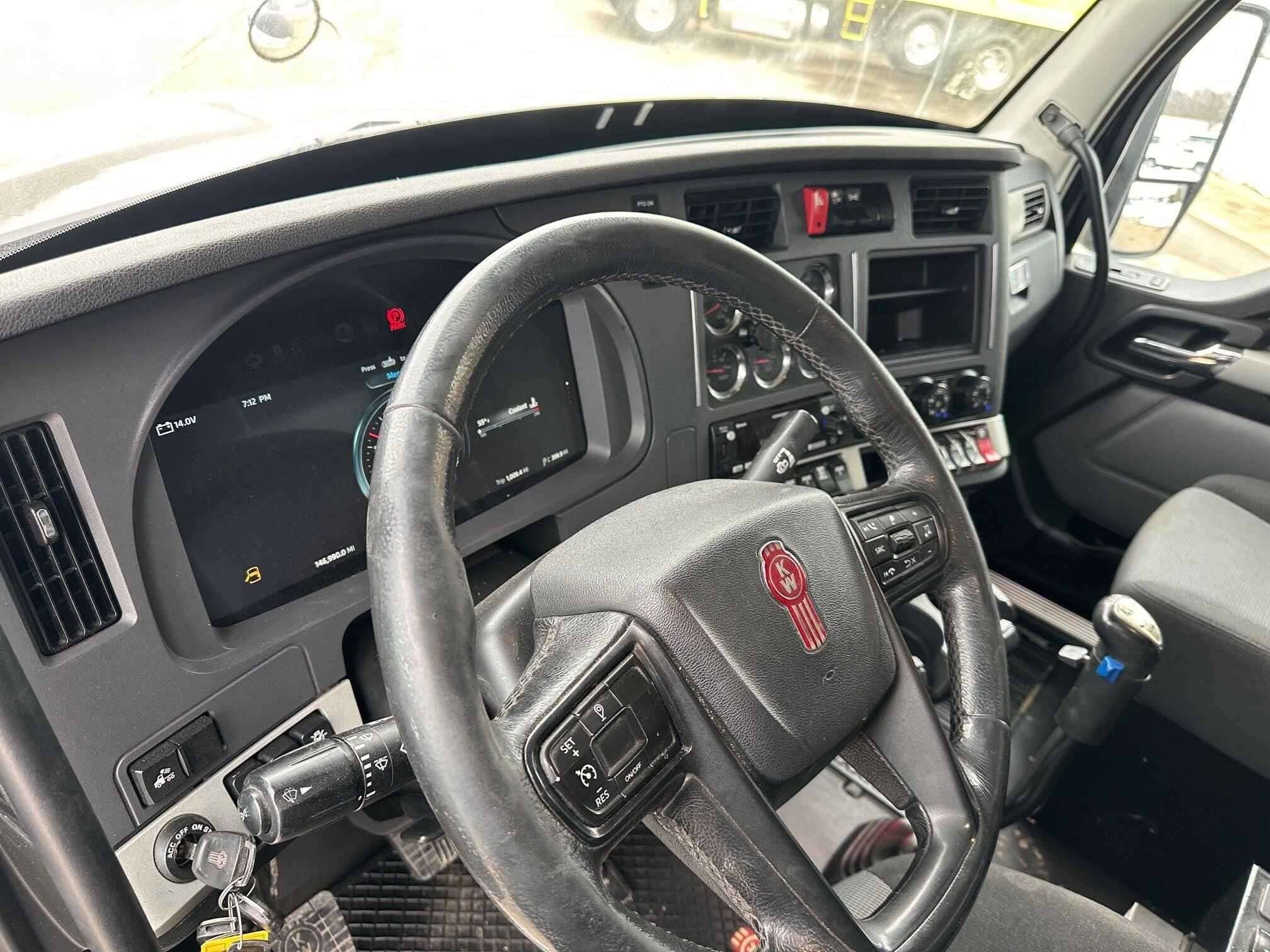 2023 Kenworth T880 image 5