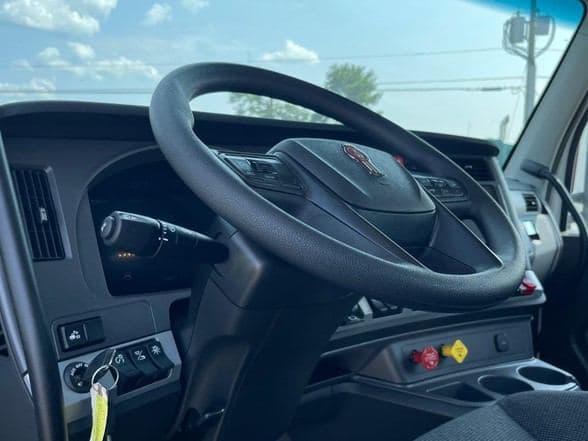 2025 Kenworth T680 image 15