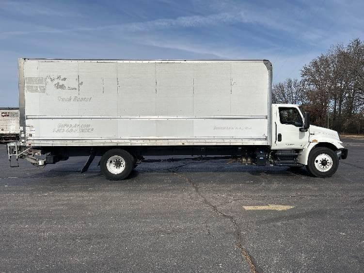 2022 International MV607 Box Truck - 220HP, 6 Speed Automatic, Roll up Door image 15