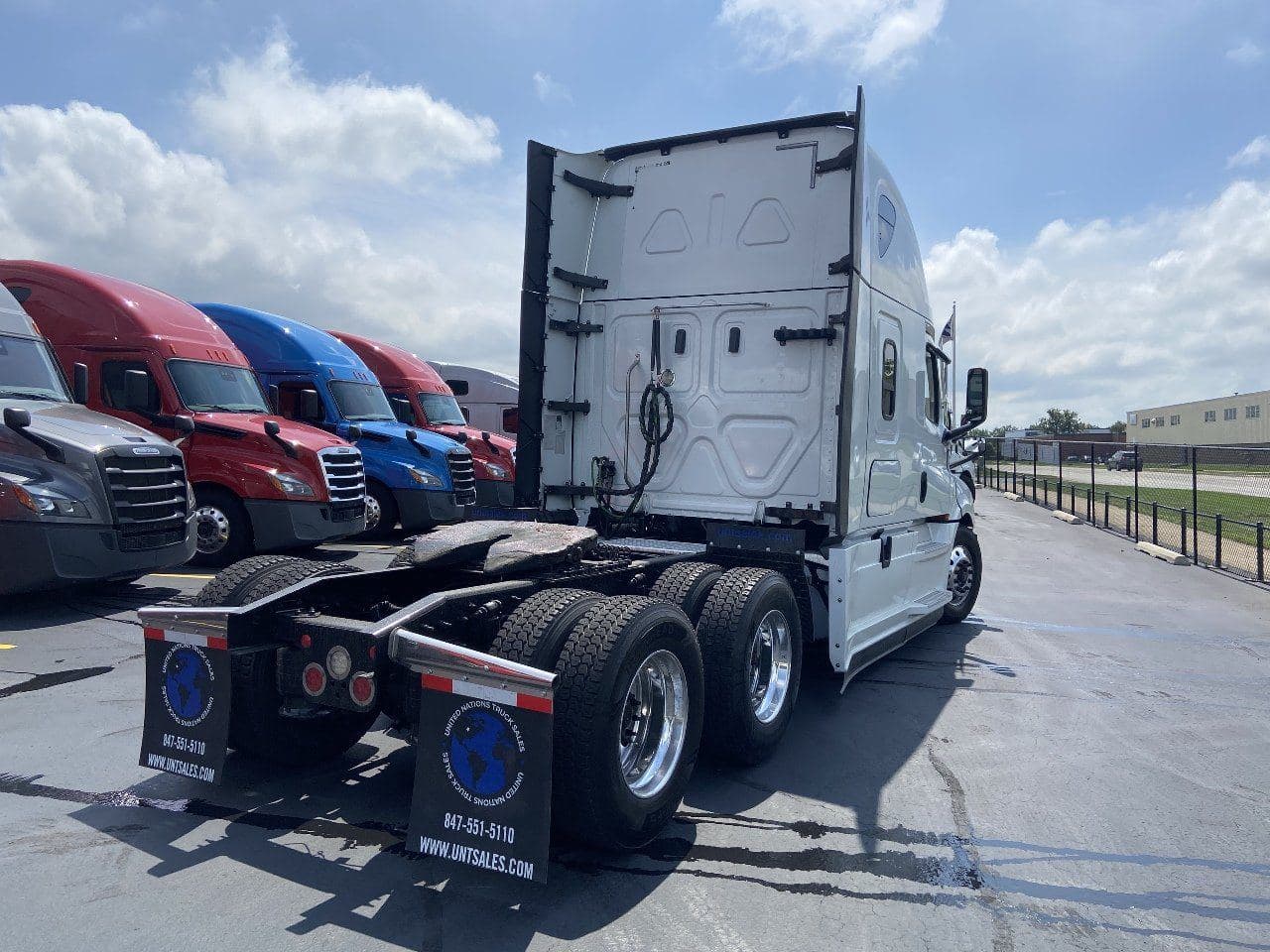 2020 FREIGHTLINER Cascadia CA126 Tandem Axle Sleeper image 5