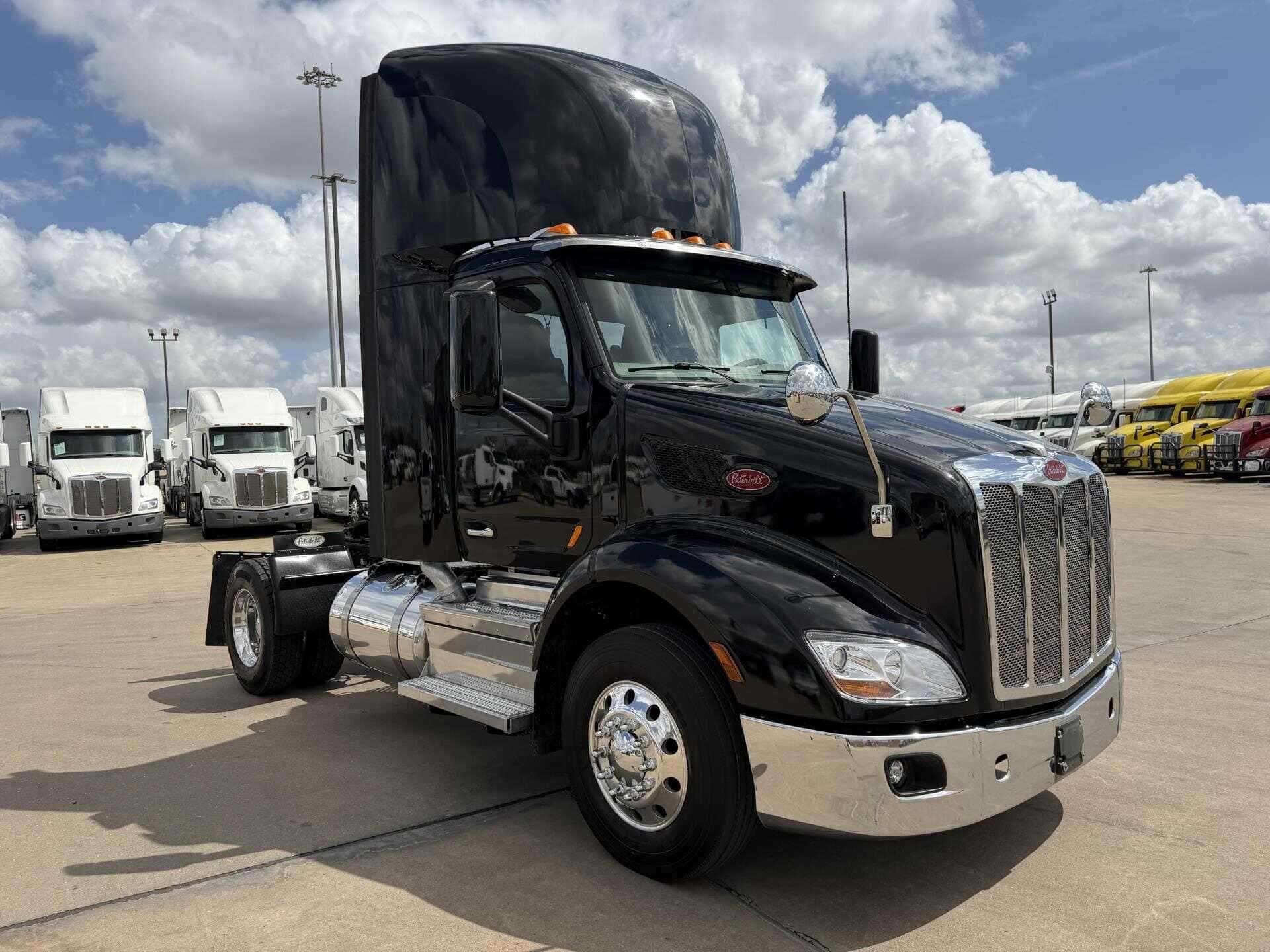 2021 Peterbilt 579 image 3