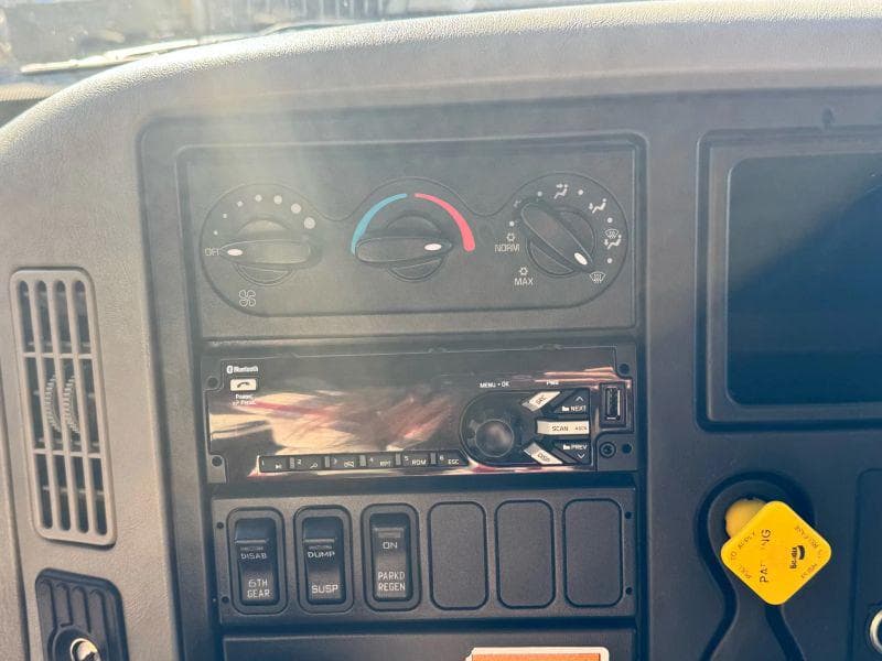 2019 International 4300 image 21