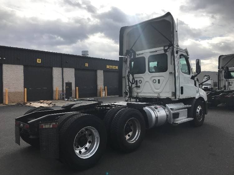 2021 Freightliner Cascadia image 9