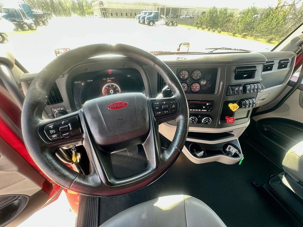 Used 2023 PETERBILT 579 image 13