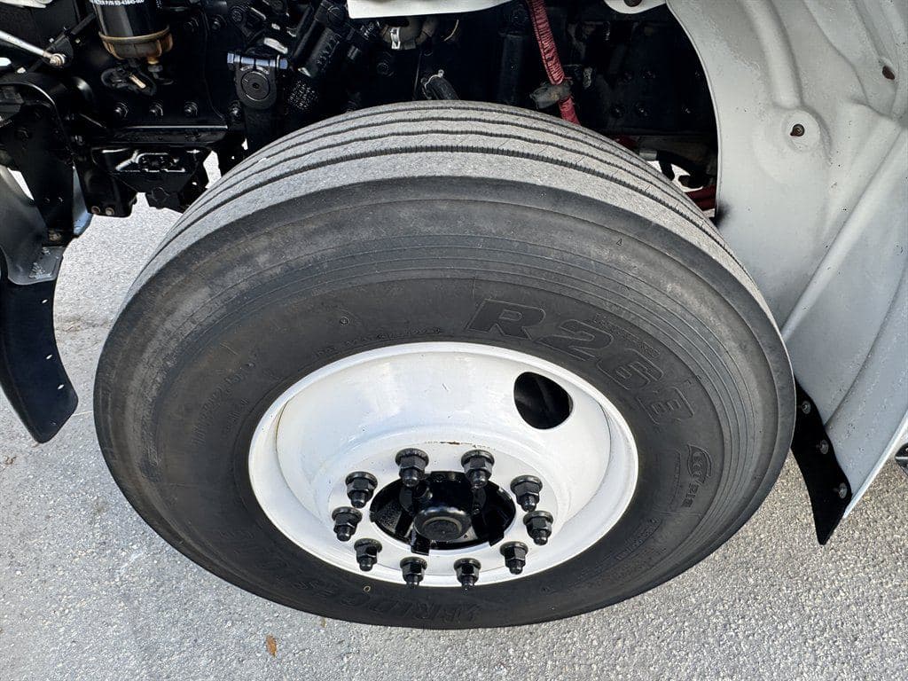 2014 Freightliner M2 106 image 37
